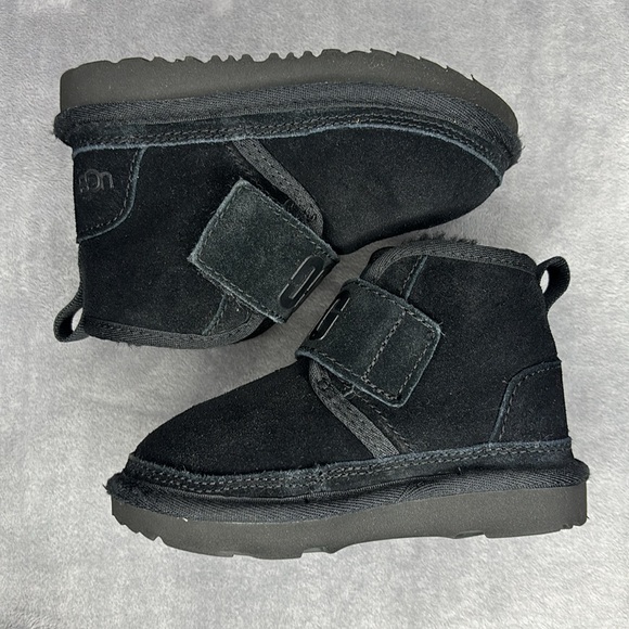 🔥🔥🔥UGG Black Suede toddler Boots Size: 9🔥🔥🔥 - Picture 7 of 9